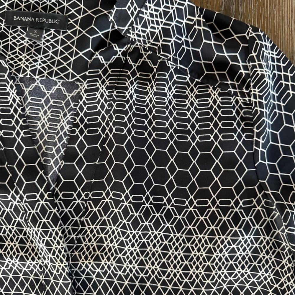 Banana Republic Women’s Black and Cream Geometric Long Sleeve Top Blouse Size S - Picture 7 of 9